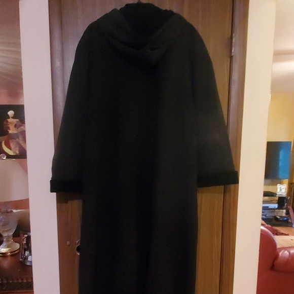 Coat - Picture 2 of 2